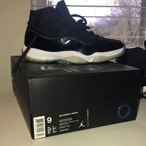 Air Jordan Retro 11 (Size9)